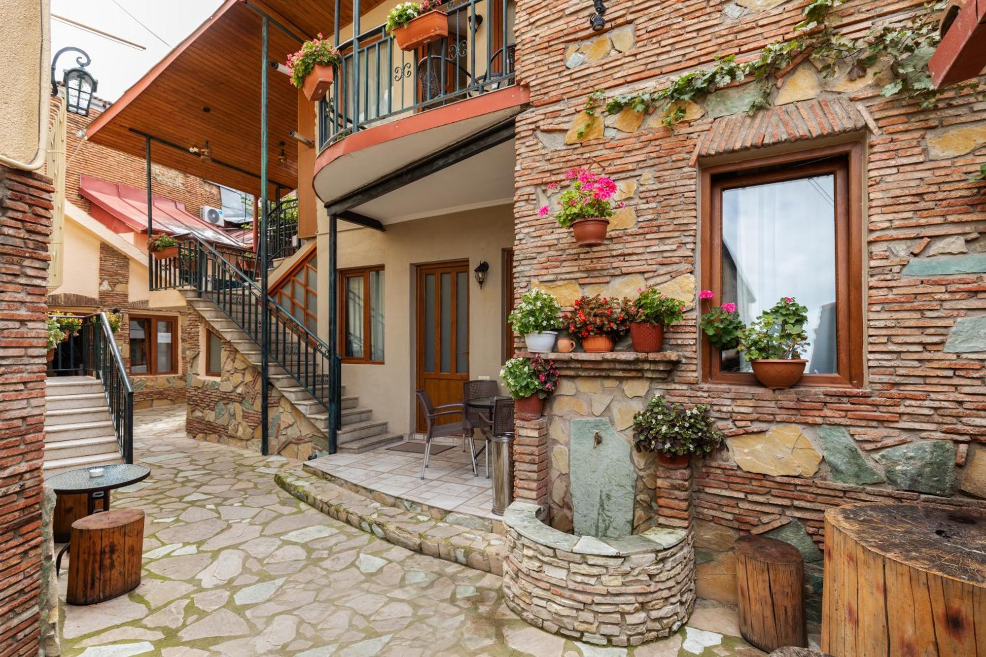Apartments With Wine Cellar In Old Tbilisi Exterior foto