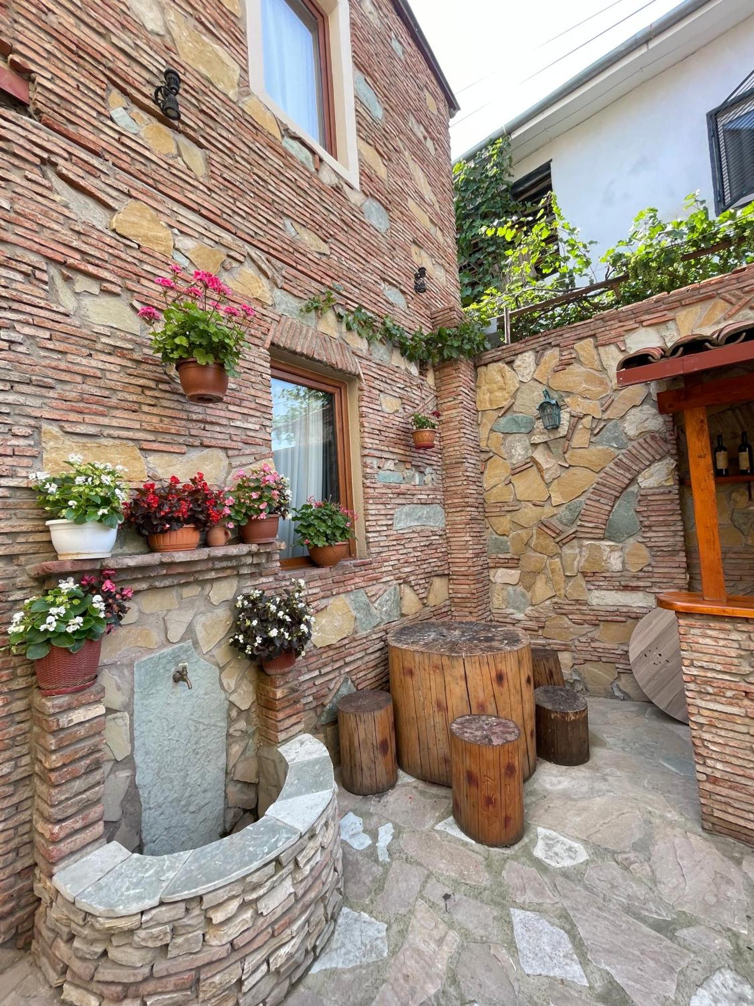 Apartments With Wine Cellar In Old Tbilisi Exterior foto