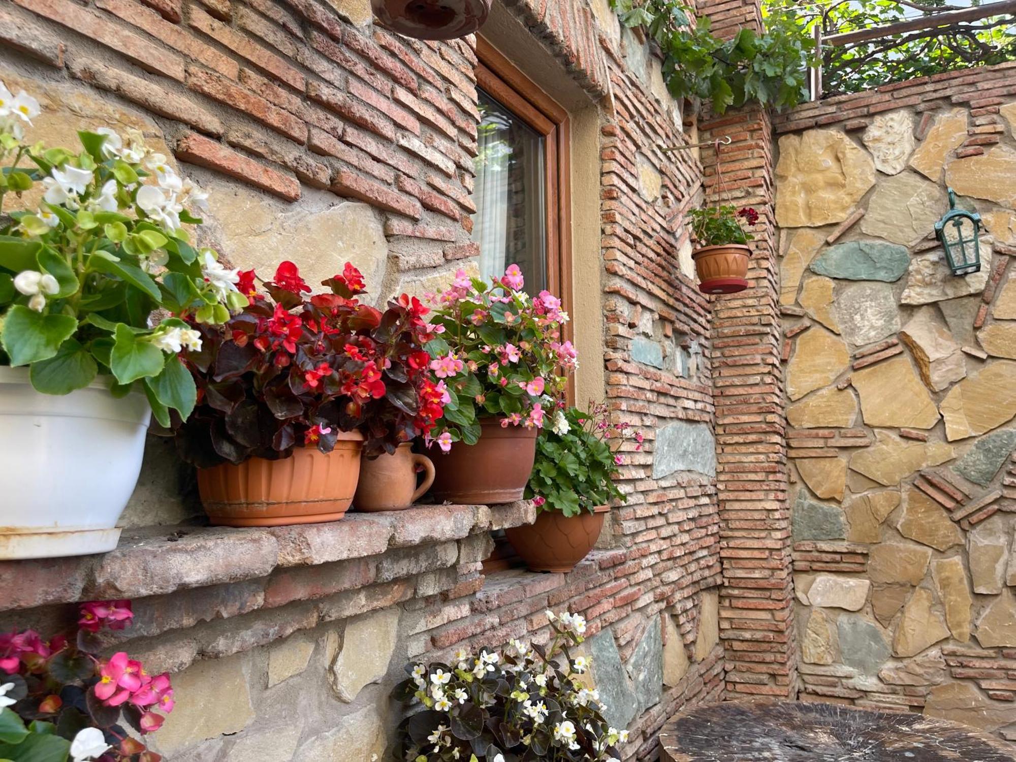 Apartments With Wine Cellar In Old Tbilisi Exterior foto